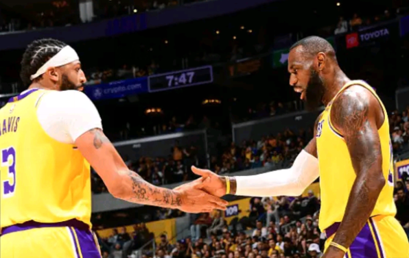 科维托娃关键节点败北，老鹰带队取胜！